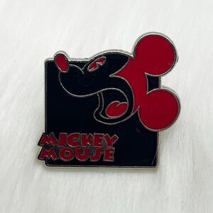 🔮 5/$25 Disney Red And Black Mickey Mouse Scared Pin‎